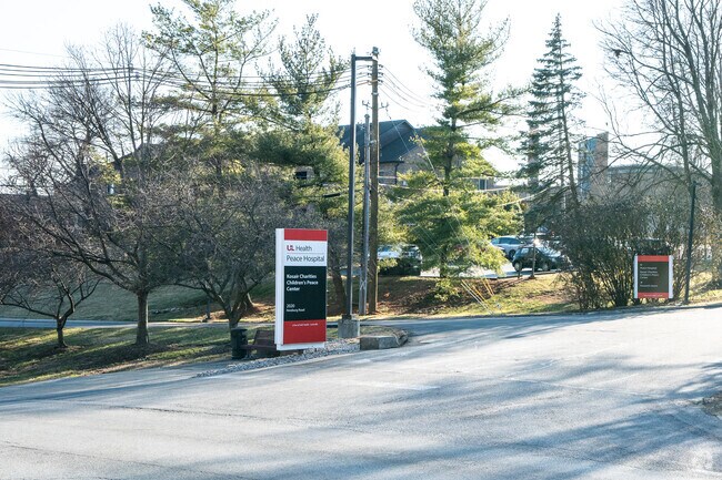 The acclaimed University of Louisville - Peace Hospital is located near Belknap.