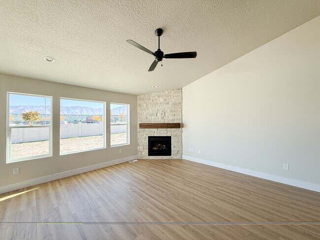 2098 N 425 W, Tooele, UT 84074 - photo 7