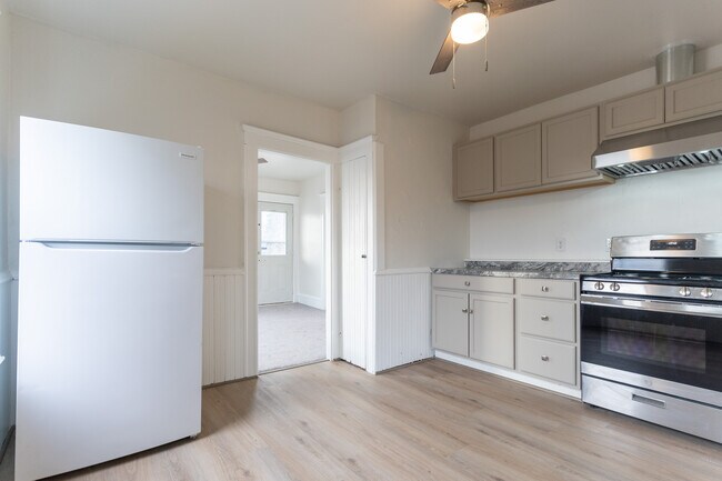 643 Rathbun St unit 643 Rathbun St 3, Blackstone, MA 01504 - photo 4