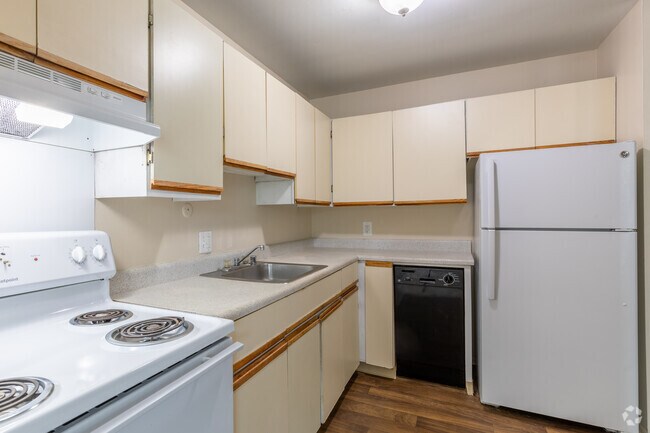 Fox Pointe Apartments, Pontiac, MI 48341 - photo 4