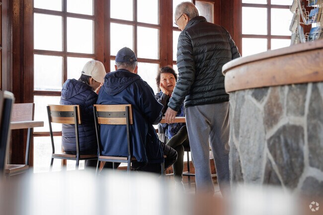 After a hike it is nice to relax at the State Line Cafe in Alpine, NJ.