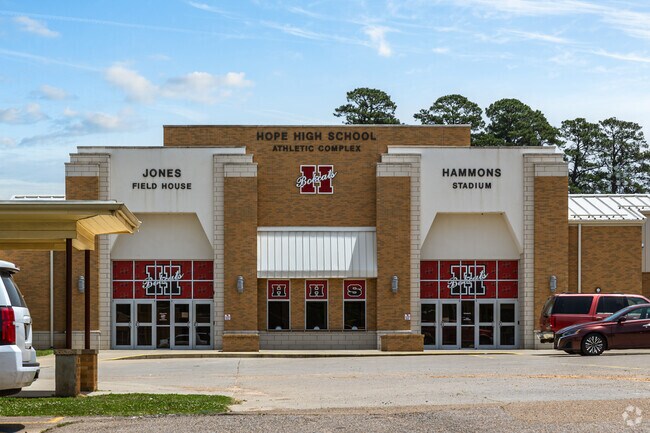 Hope High School, Home of the Bobcats, is graded B on Nitche.