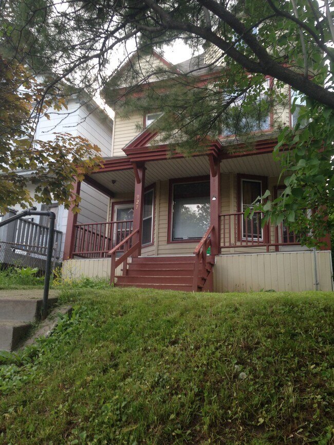 927 E 5th St Unit A, Duluth, MN 55805