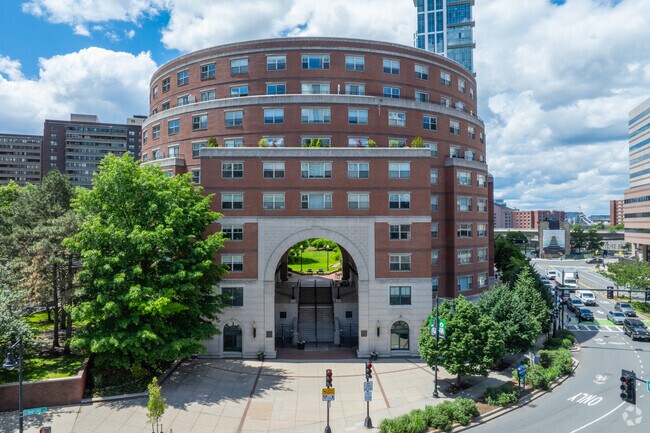 West End Place is a condominium building offering some of the best proximity to Boston.