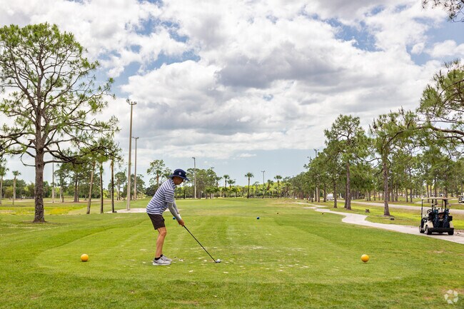 Reflection Lakes has a few popular golf courses in the area, with 18-holes and driving ranges.