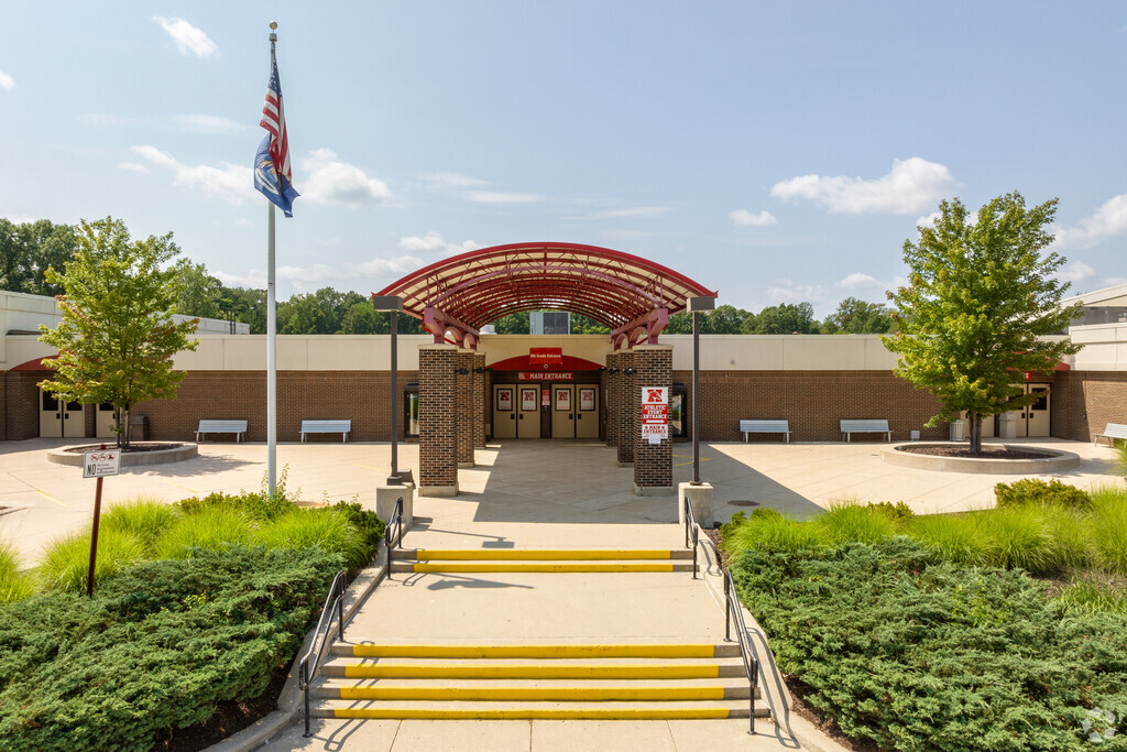 Holly Middle School's main entrance.