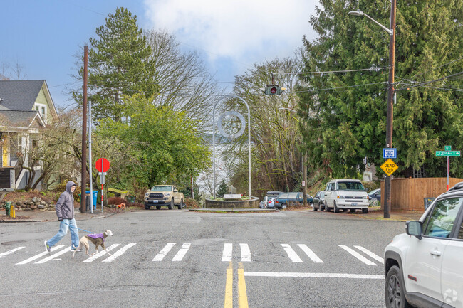 This large dream catcher statue is a playful must-see landmark in the Leschi neighborhood.