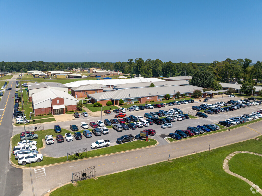 Wetumpka Elementary School is located at 510 Micanopy St, Wetumpka, AL 36092.