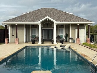 4275 Old Thomas Rd Unit Pool House Apt, Aubrey, TX 76227