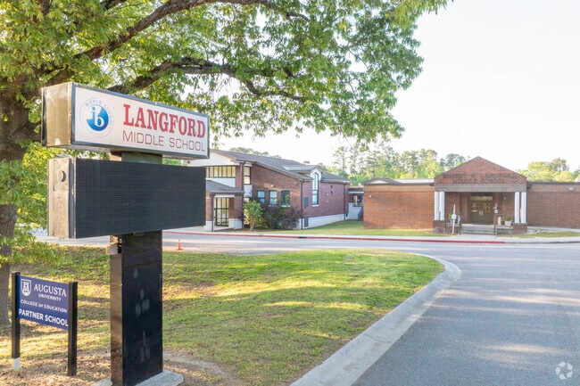 Langford Middle School has 688 students in grades 6-8 with a C- rating on Niche.