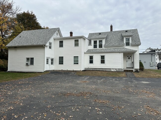 17 Central St unit . 4, Derry, NH 03038 - photo 3