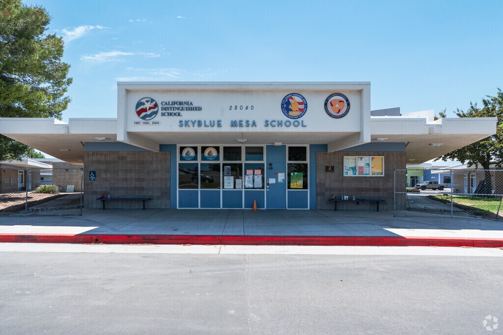 Skyblue Mesa Elementary School in Santa Clarita is a California Distinguished School.