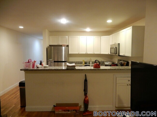 56 Egmont St unit 6, Brookline, MA 02446 - photo 2