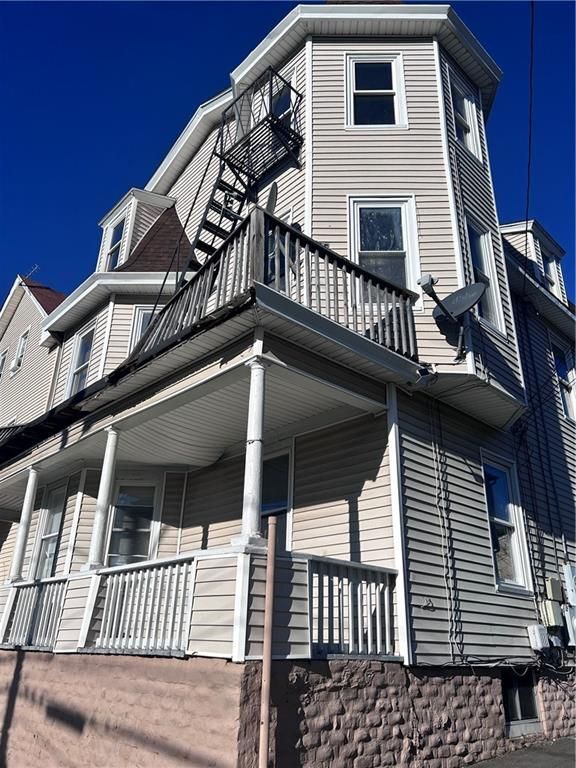 111 Burnett St, Providence, RI 02907 - photo 1