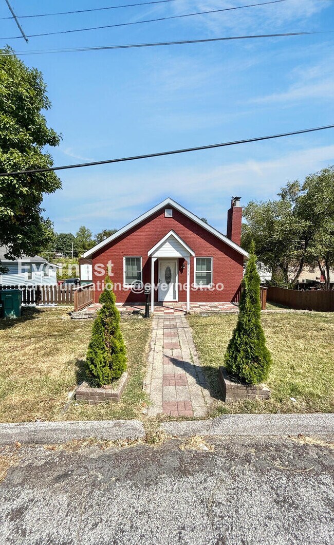 3864 Marietta Dr, St. Louis, MO 63121