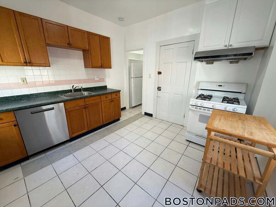 47 Strathmore Rd unit 3, Brighton, MA 02135 - photo 1