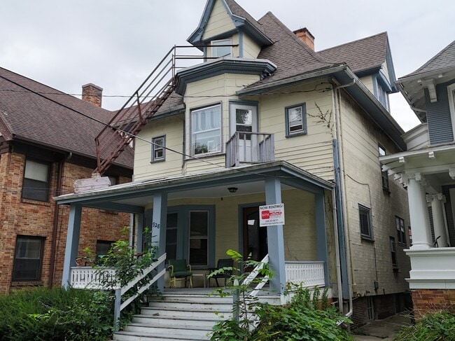 928 Spaight St unit 3, Madison, WI 53703 - photo 2