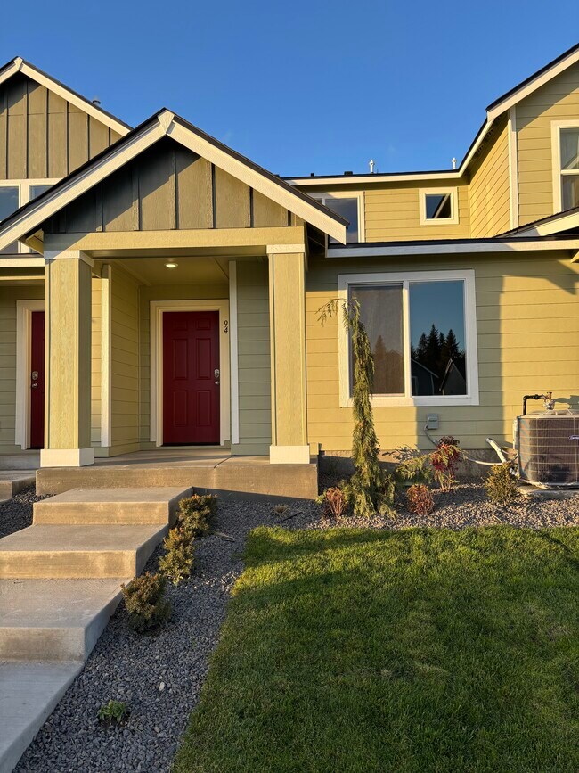 94 E Spirea Ln, Hayden, ID 83835