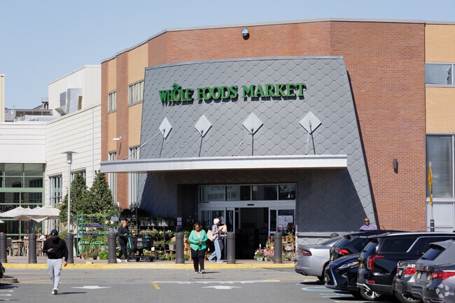 River Edge, NJ residents can shop at the Whole Foods Market in nearby Paramus, NJ.