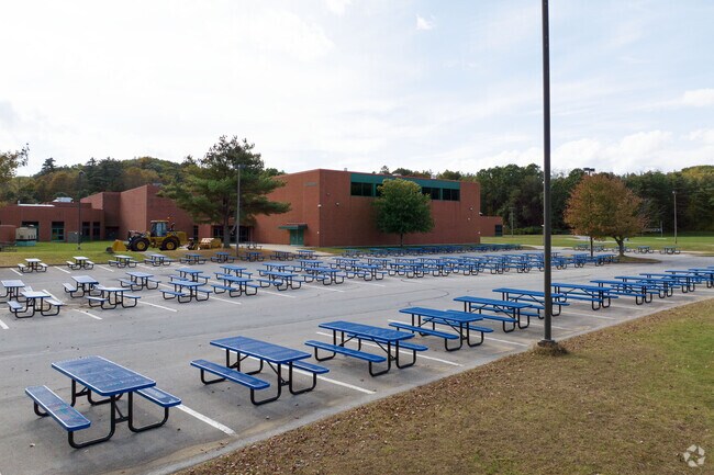 When the weather is right Maple Avenue Middle School students have lunch outside.