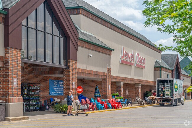 Wood Lake locals can pick up a variety of groceries at Jewel-Osco