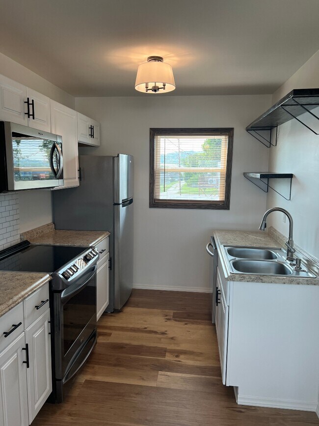 1916 Beech St unit A2, Kenova, WV 25530 - photo 4