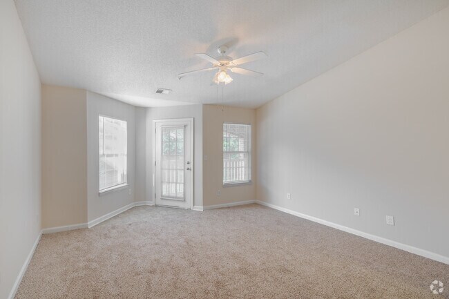1BR, 1BA - 741SF - Living Room