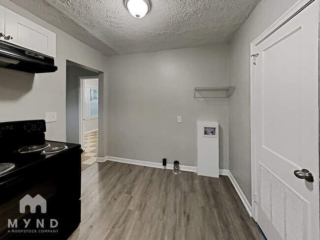 3033 Washington Rd, Atlanta, GA 30344 - photo 4