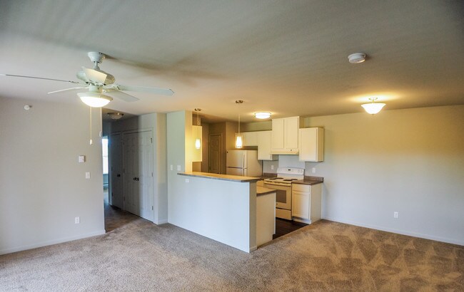 Sunset View Apartment Homes, Beaverton, OR 97006 - photo 3