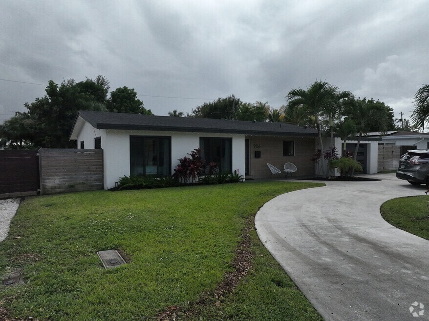 906 SE 13th Ct, Deerfield Beach, FL 33441 - photo 2