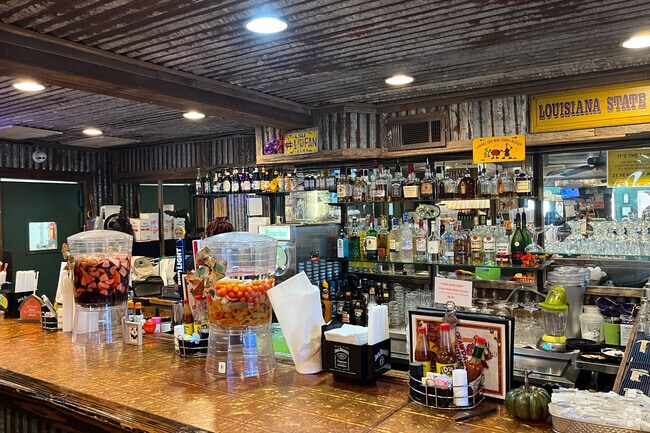 The bar at Crawdaddy's Kitchen.
