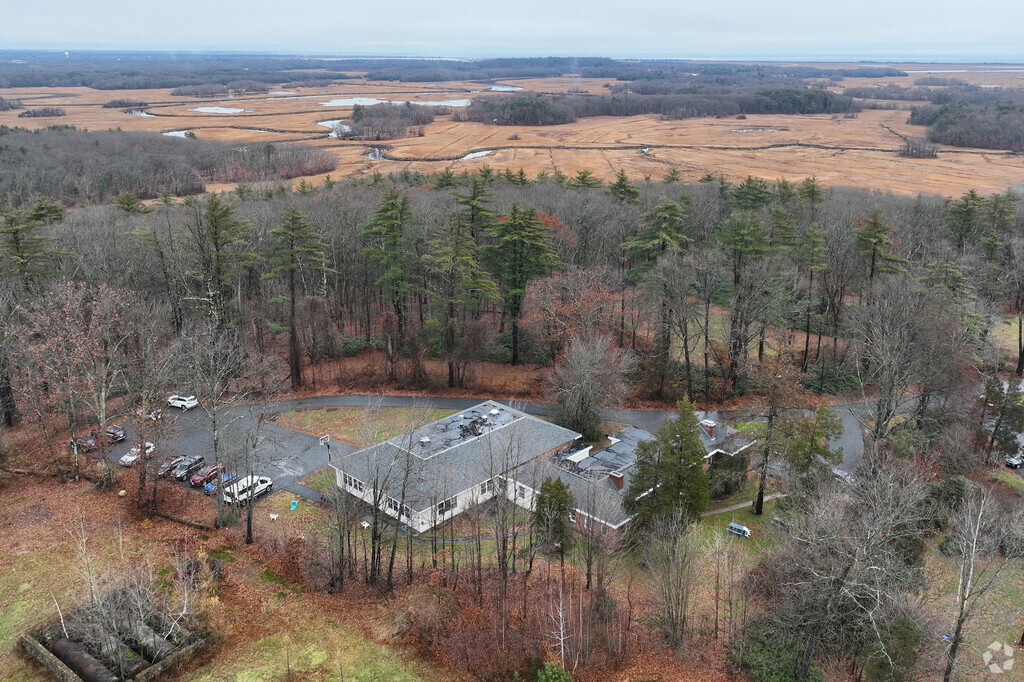 Solstice School
provides private education in the neighborhood of Rowley.