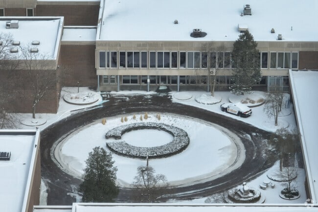 Highlands Senior High School has a student-teacher ratio of 17 to 1.