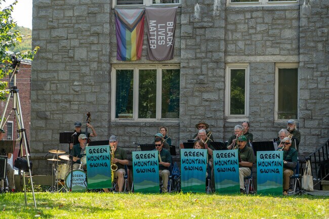 The Brown Bag Lunch Concert Series happens Wednesdays in the courtyard of Christ Church.