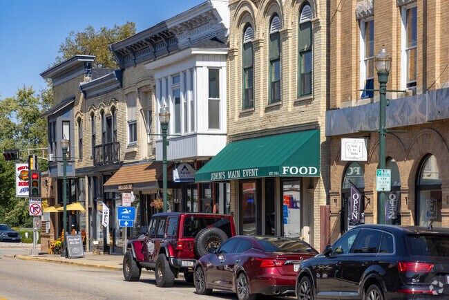 Bohners Lake is minutes from Burlington’s top dining and entertainment spots.