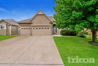 1446 Brompton Ln, Raymore, MO 64083
