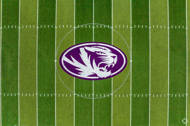 Cheer on the tigers at Minor High School.