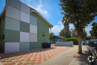 2328 Virginia Ave unit B, Santa Monica, CA 90404 - photo 2