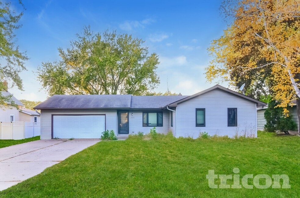 2931 Woodbridge St, Saint Paul, MN 55113 - photo 1