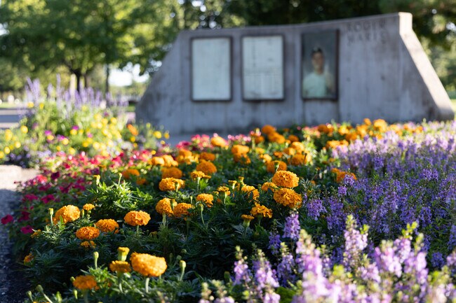 Many parks are close to Lincoln for residents to relax and take in the sights.