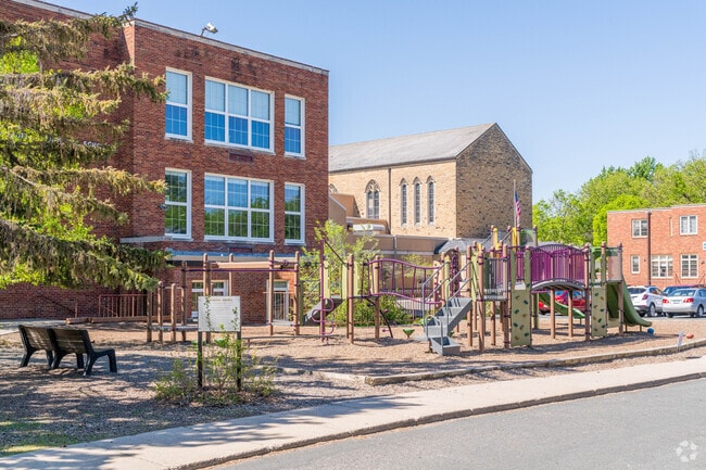 Carondelet Catholic serves 398 students from PK to 8th grade.