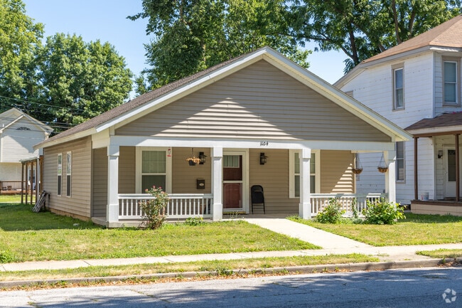 Bungalow craftsman homes are sprinkled around the Historic Jefferson area.