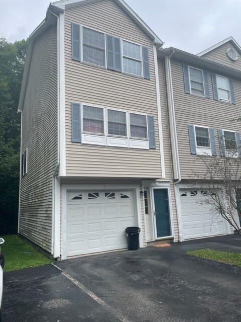 1029 S Mammoth Rd, Manchester, NH 03104