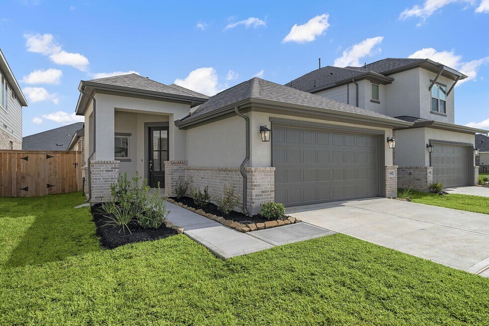 110 Orange Blossom Ct unit 38029810, Mont Belvieu, TX 77535 - photo 1