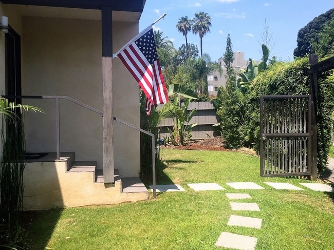 8532 N W Knoll Dr, West Hollywood, CA 90069 - photo 4