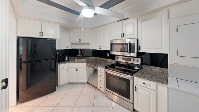 Lincoln Tower unit 9030, West Palm Beach, FL 33401 - photo 2