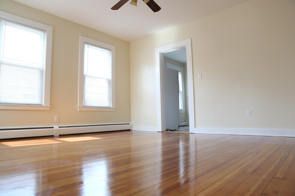 33 S Cherry St unit 1, Wallingford, CT 06492 - photo 1