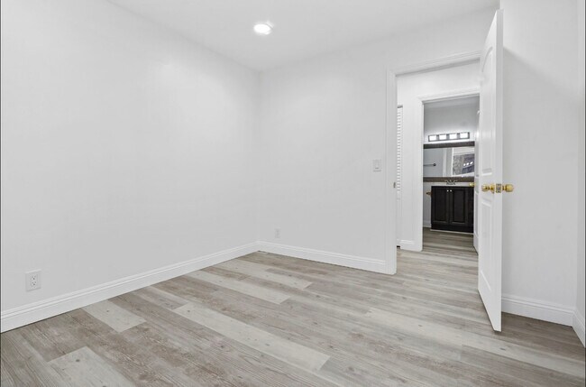 4925 Indian Wood Rd unit Tara Hills Condo, Culver City, CA 90230 - photo 5