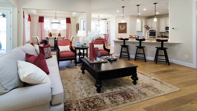 4225 Honey Locust Dr, Charlotte, NC 28215 - photo 4