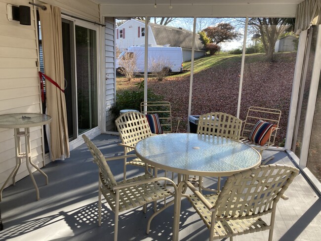 Sunroom furniture & drapes included